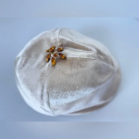 Vintage 60s evelyn varon beret Beige velour hat amber rhinestone - Picture 2 of 10